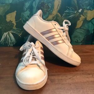 Adidas white cloud foam sneakers 6 pink stripe